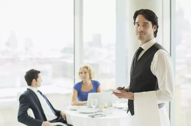 要做到優(yōu)質(zhì)的服務(wù)，得先自己心里有服務(wù)意識