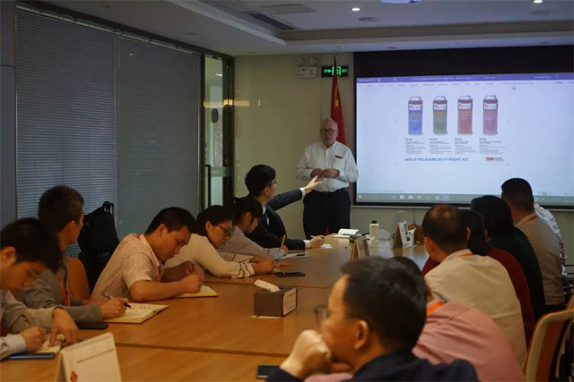 Stoner公司給廣東博皓帶來了新產(chǎn)品，主要有熱塑性脫模劑套裝和水性管道脫模劑