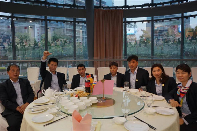 博皓家人們歡聚一堂，把酒言歡，開懷暢飲-4